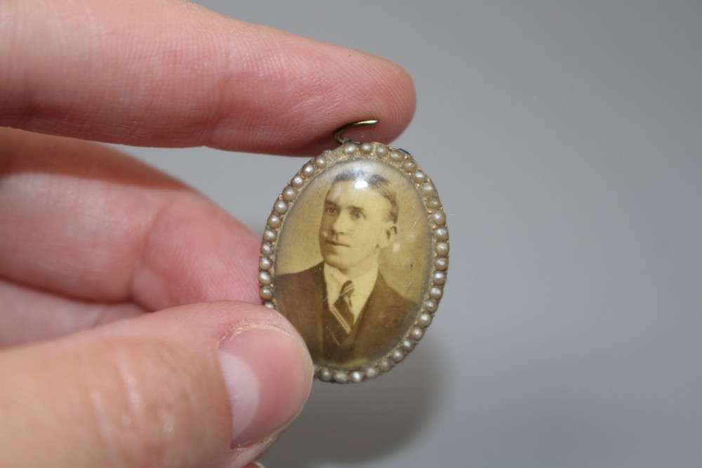 A George V 18ct gold and graduated five stone diamond ring and a 19ct century locket(a.f.).